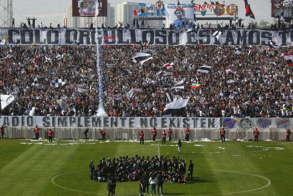 Arengazo en el sector cordillera del Estadio Monumental.