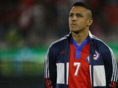 Alexis Sánchez con la indumentaria de La Roja