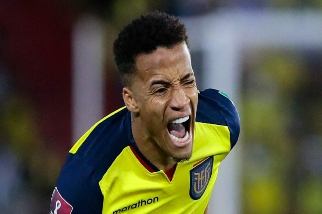 Byron Castillo con la camiseta de la Selección Ecuatoriana.