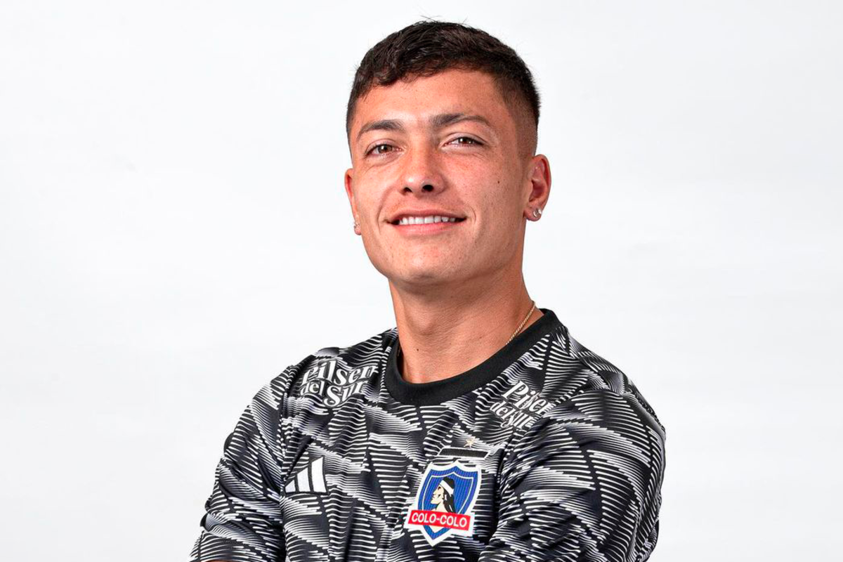 Cristián Zavala posando con una sonrisa en su etapa en Colo Colo