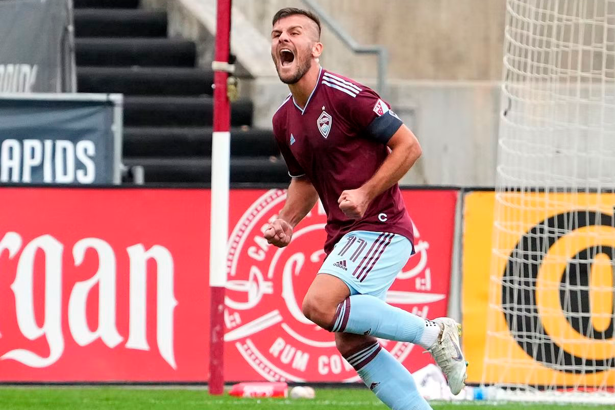 Diego Rubio celebrando un gol con la camiseta del Colorado Rapids.