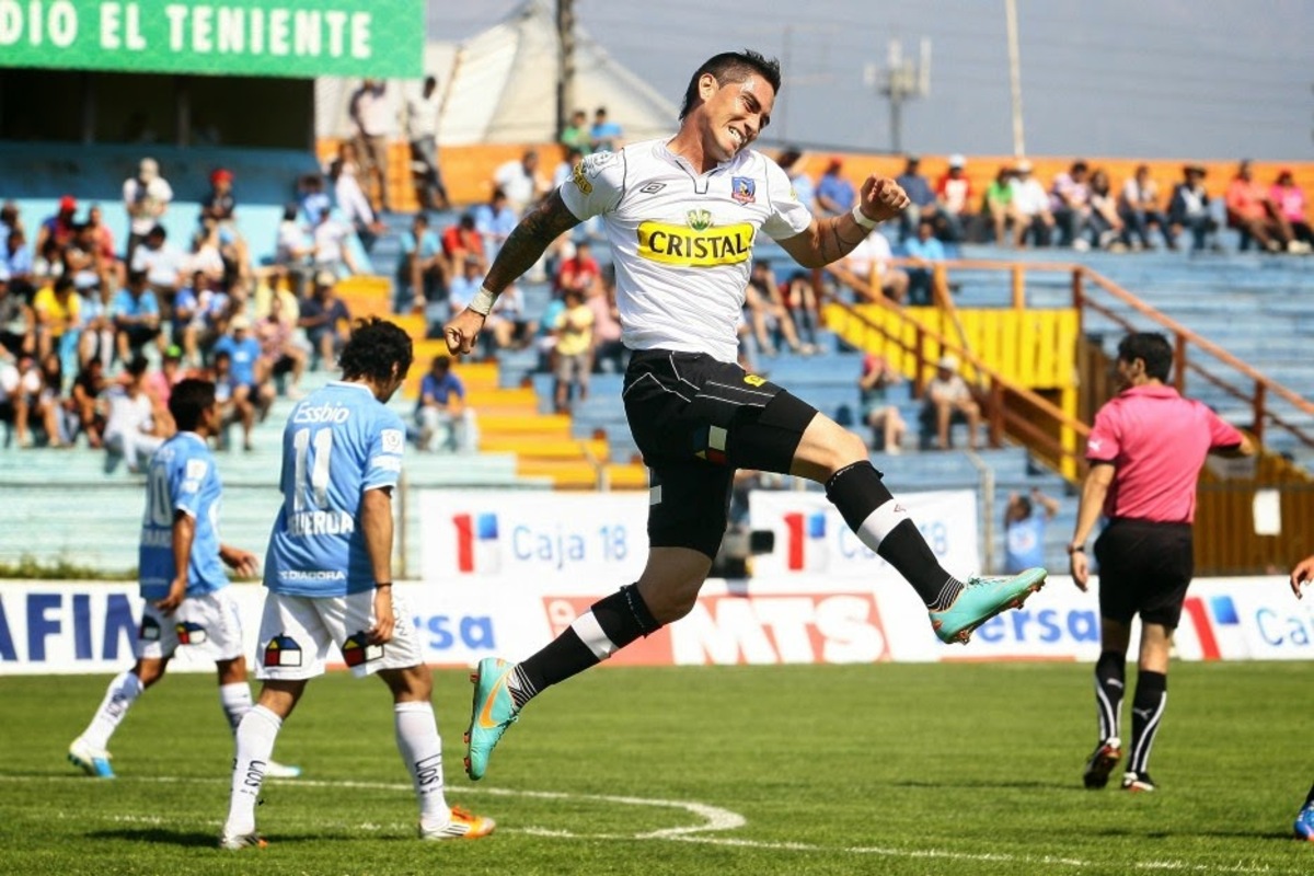 Jean Paul Pineda celebrando un gol con Colo-Colo.