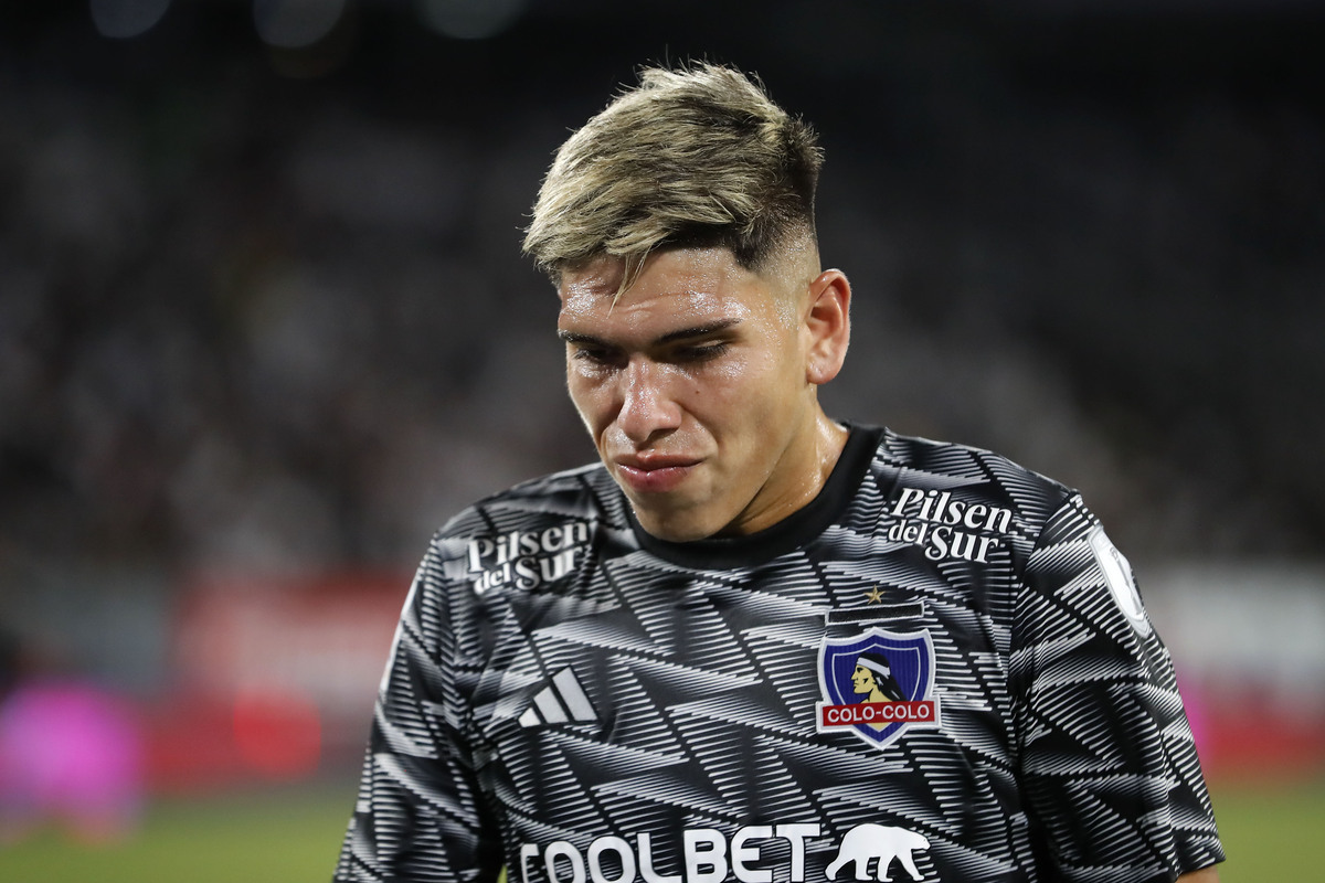 Carlos Palacios disputando el partido de Colo-Colo vs Unión la Calera.