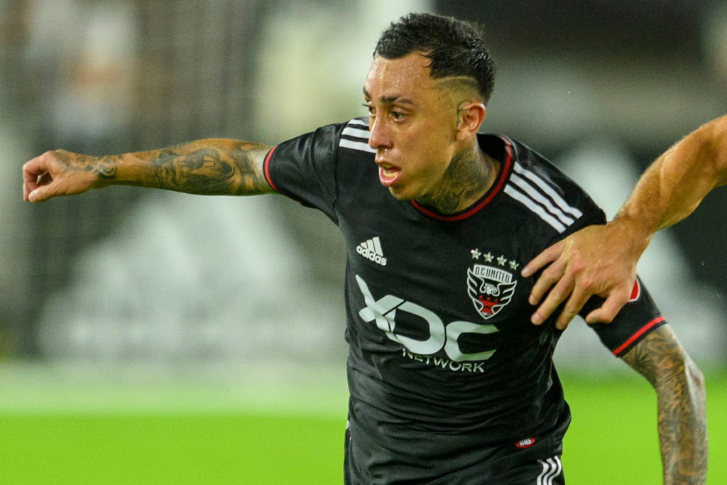 Primer plano de Martín Rodríguez jugando con la camiseta del DC United.