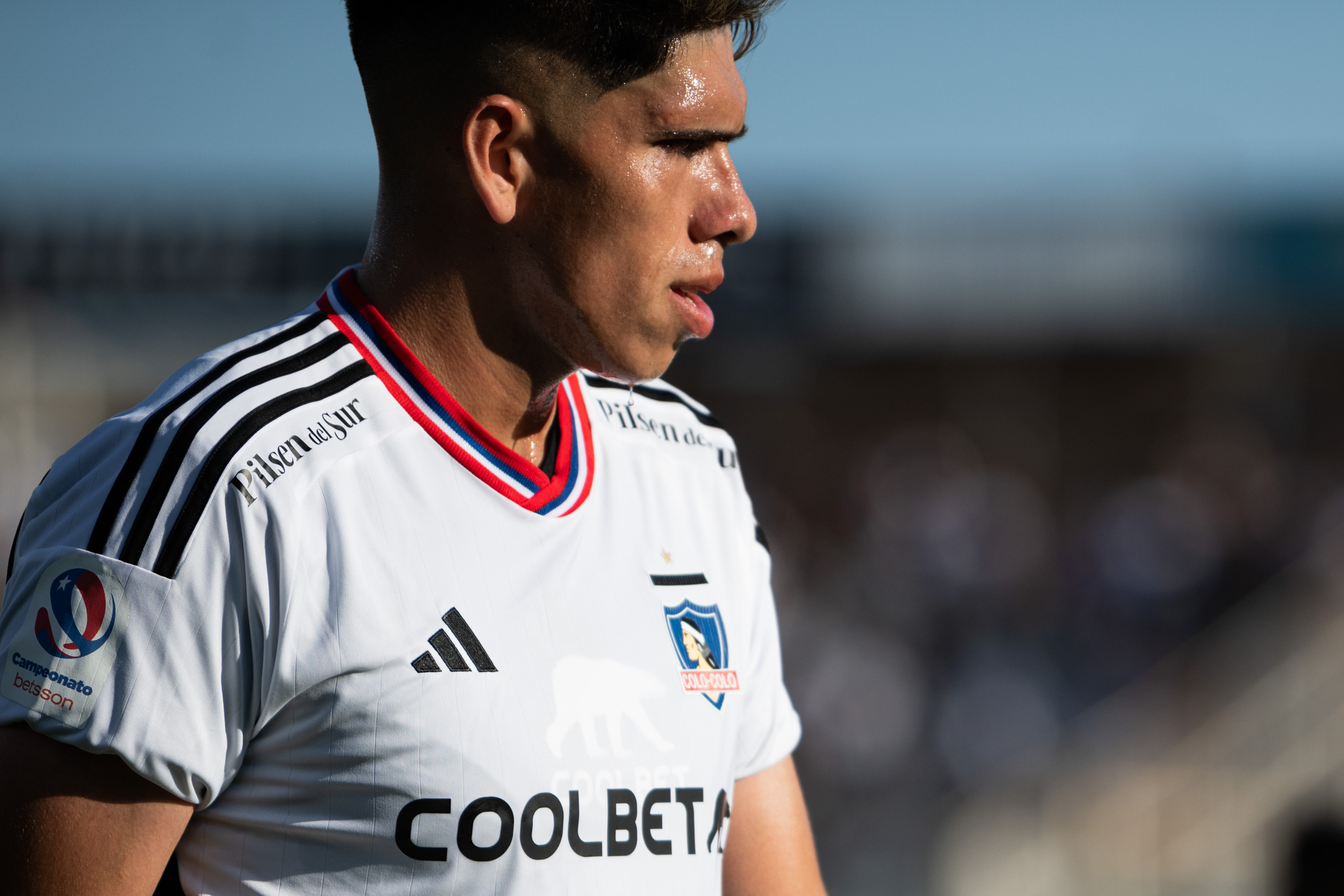 Carlos Palacios jugando con la camiseta de Colo Colo