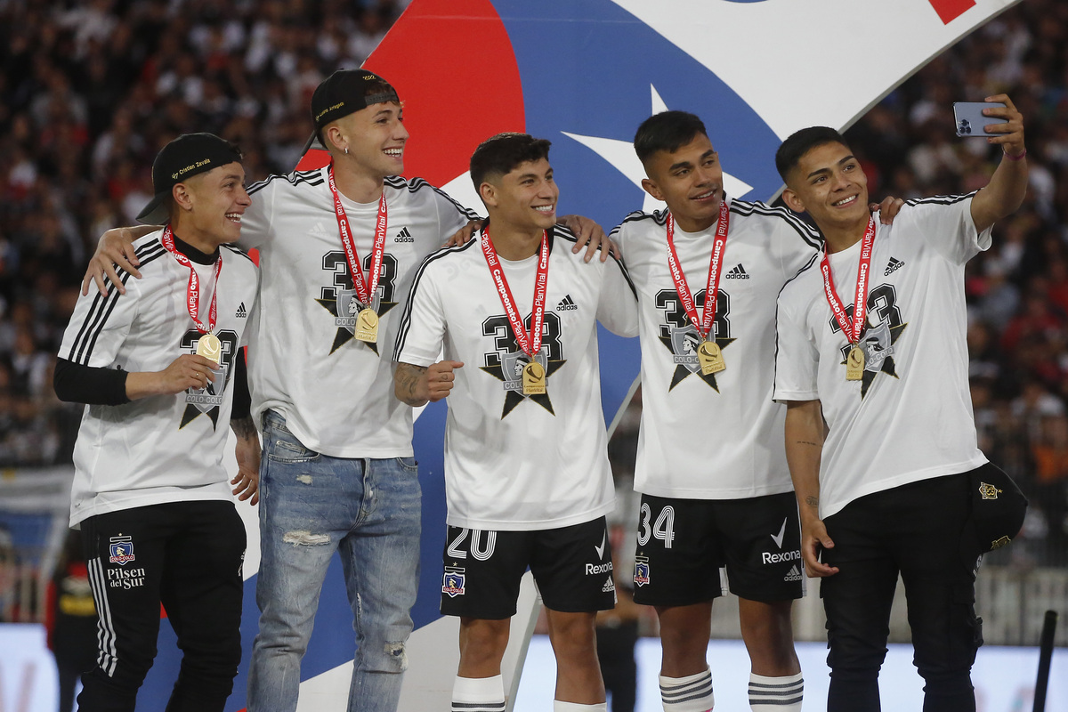 Cristián Zavala, Luciano Arriagada, Alexander Oroz, Vicente Pizarro, Joan Cruz durante la premiación de la estrella 33.