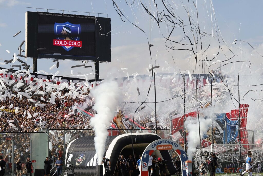 Garra Blanca durante un partido de Colo-Colo en el Estadio Monumental