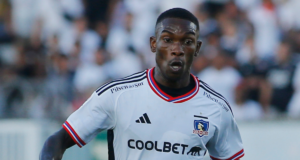Fabián Castillo defendiendo la camiseta de Colo-Colo durante el Campeonato Nacional 2023.
