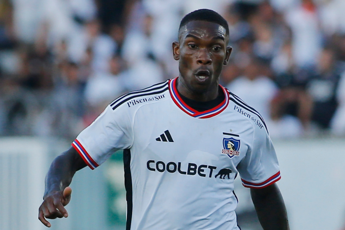 Fabián Castillo defendiendo la camiseta de Colo-Colo durante el Campeonato Nacional 2023.