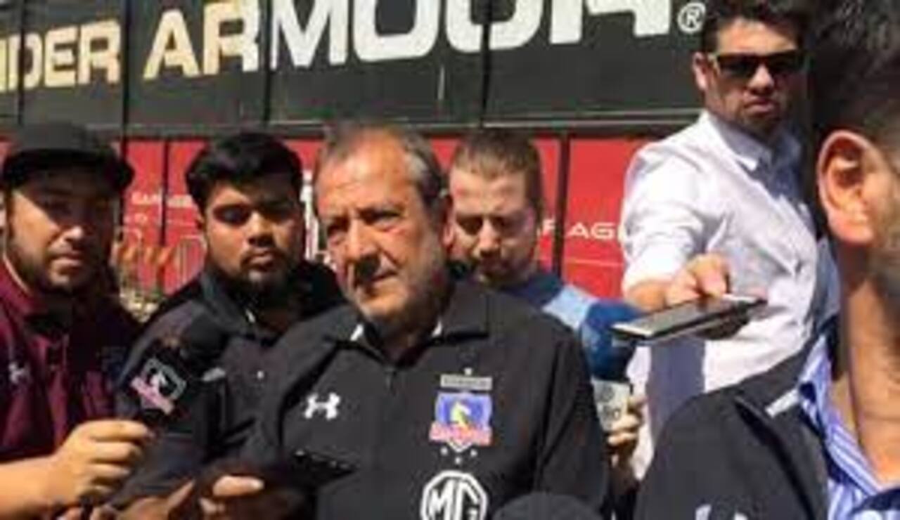 Luis Urzúa durante un punto de prensa en el Estadio Monumental.