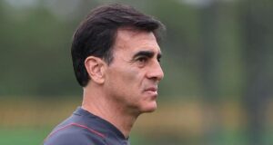 Gustavo Quinteros con cara de molestia, tras un partido de Colo-Colo.
