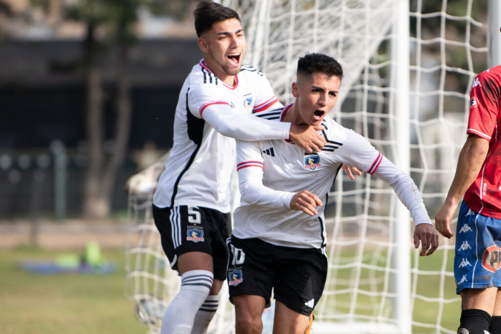 Diego Plaza celebrando su gol ante Unión Española en la categoría de Proyección.