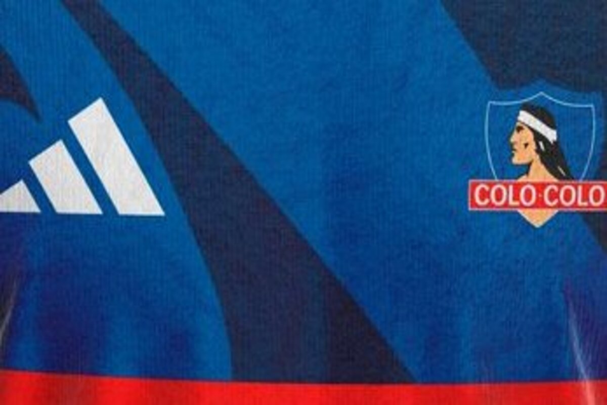 Crean extraña camiseta de Colo-Colo.