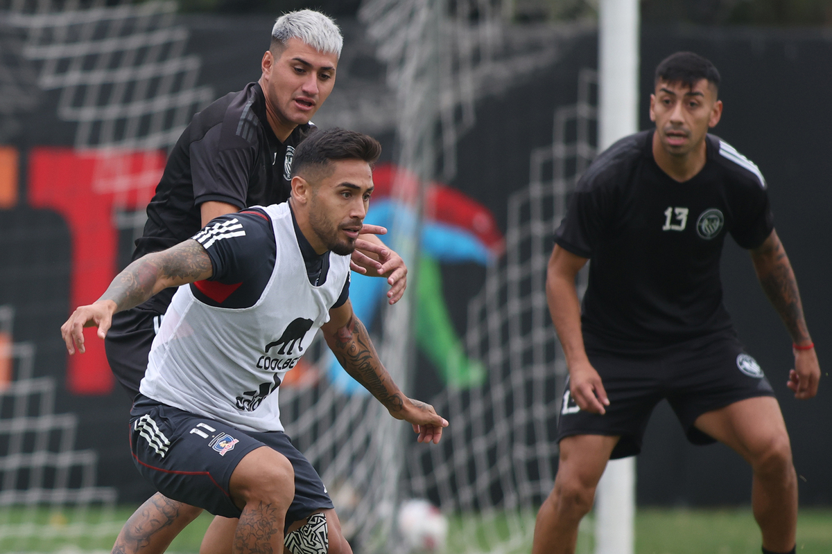 Marcos Bolados en partido amistoso ante Santiago City.