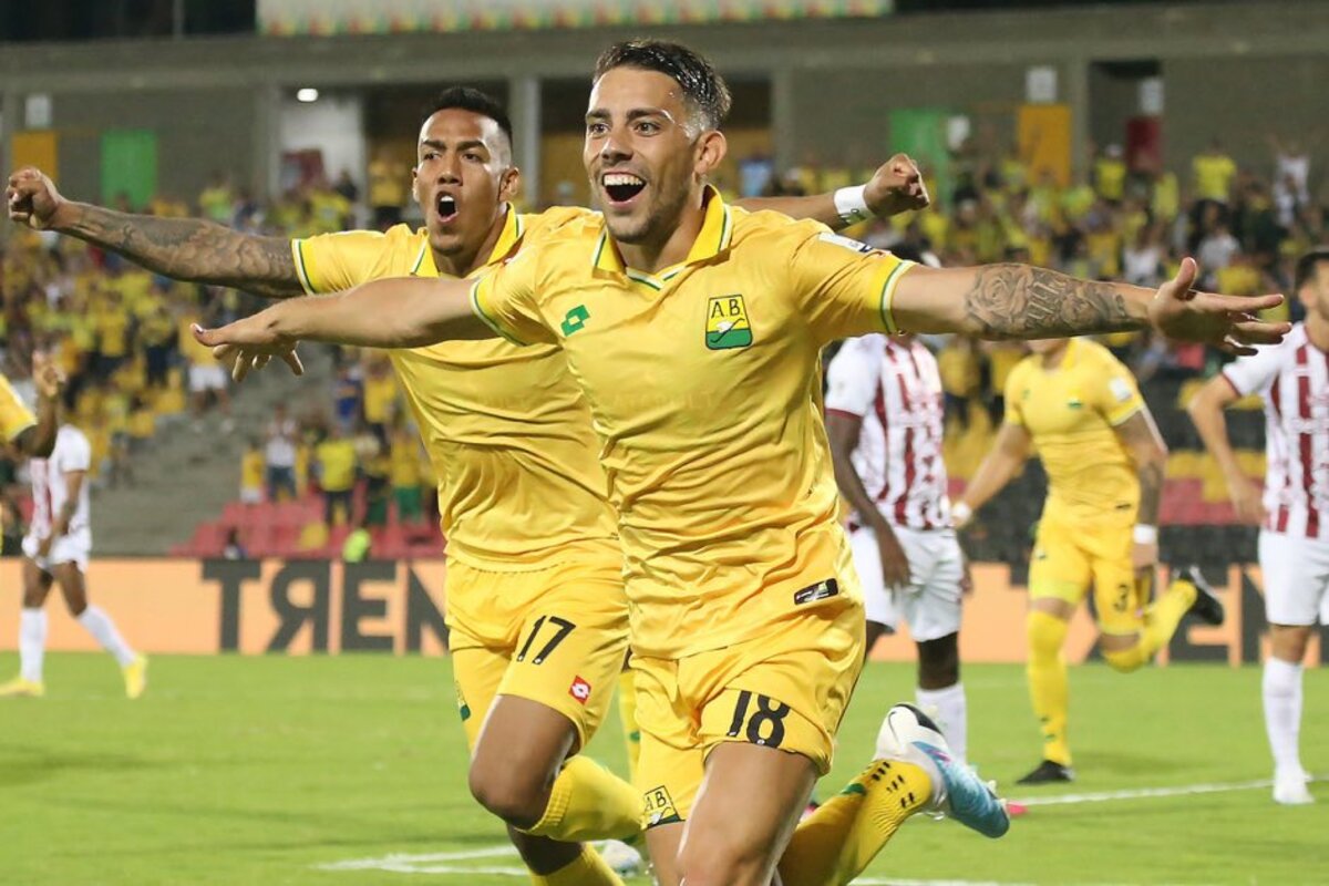 Gonzalo Lencina celebrando un gol con Atlético Bucaramanga.