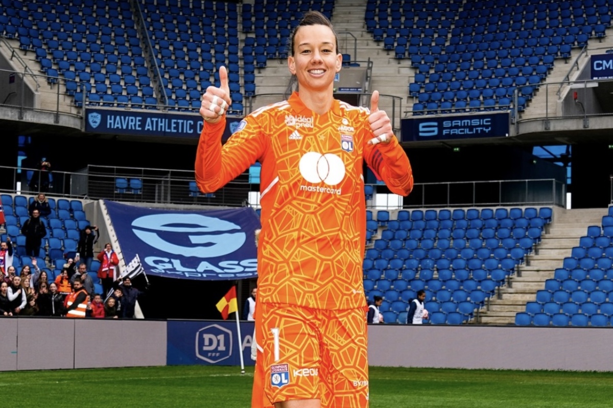 Christiane Endler después de jugar un partido por Olympique de Lyon Femenino.