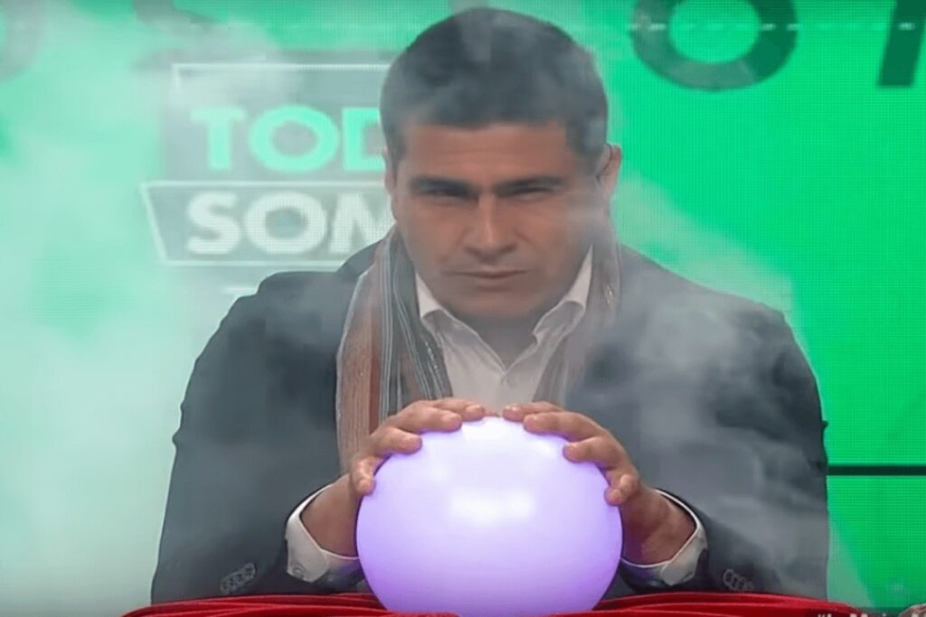 Marcelo Vega realizando sus predicciones en Todos Somos Técnicos.