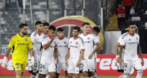Primer equipo de Colo-Colo en la cancha del Estadio Monumental.