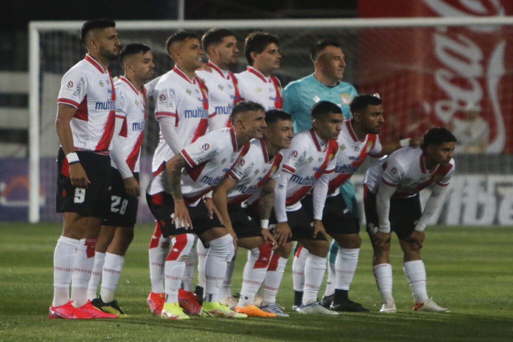 Foto oficial de Curicó Unido antes de disputar un partido.