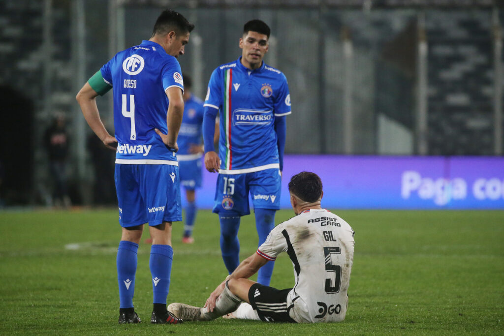Leonardo Gil se lesionó en el partido entre Colo-Colo y Audax Italiano.