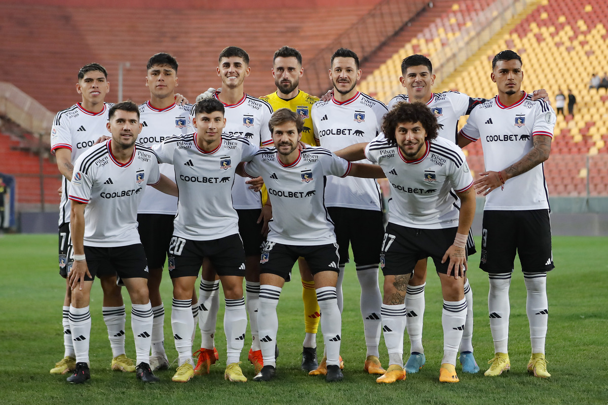 Foto oficial de la formación de Colo-Colo en el partido ante Unión Española.