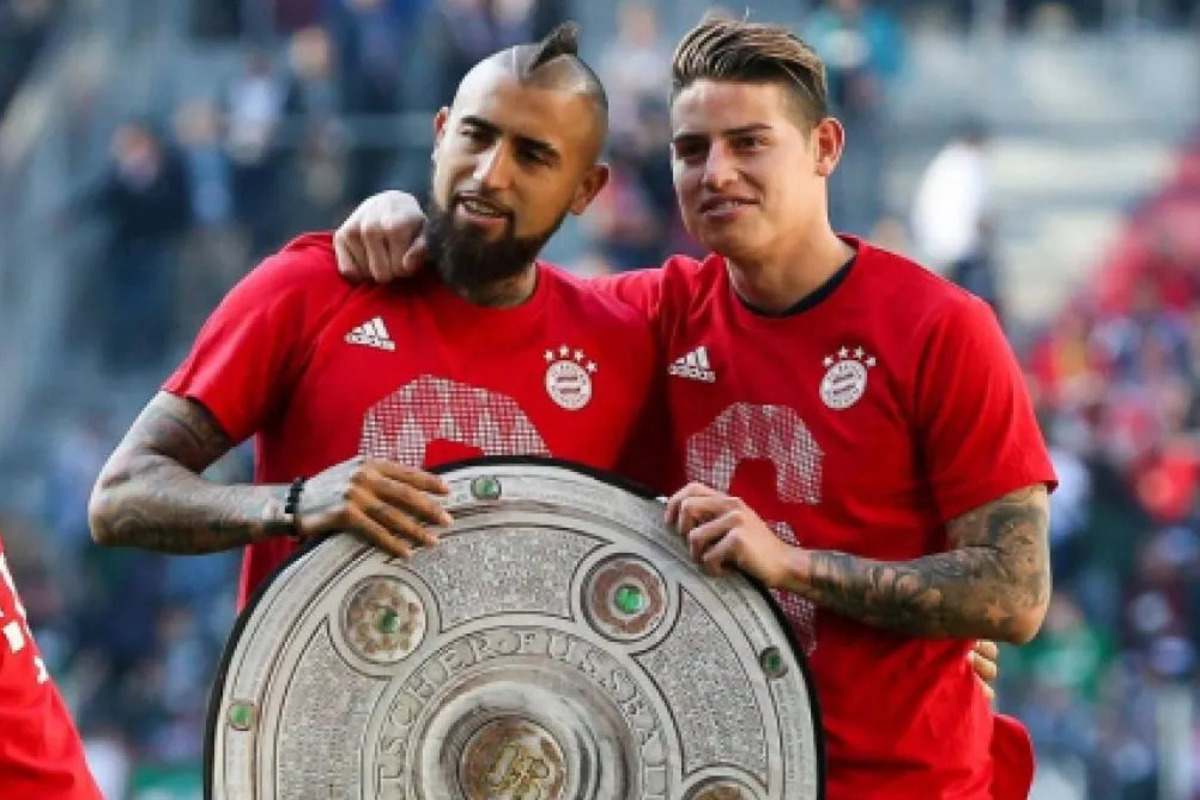 Arturo Vidal y James Rodríguez celebrando un título con el Bayern Múnich.