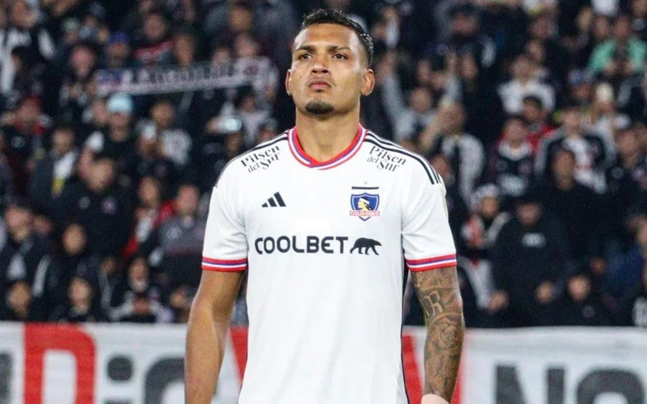 Daniel Gutiérrez con la camiseta de Colo Colo