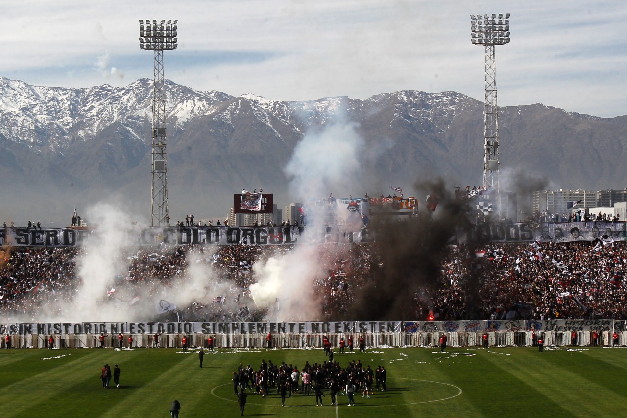 La Garra Blanca en la tribuna Cordillera del Monumental