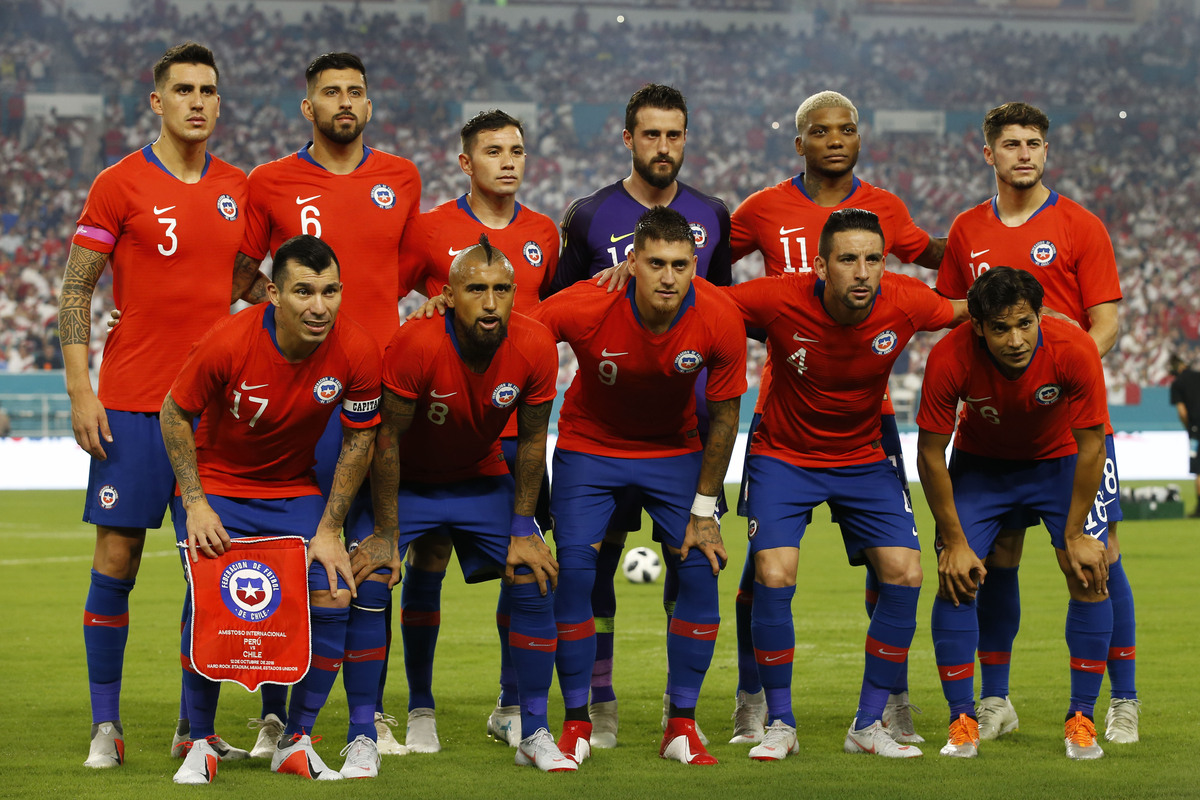 Formación de Chile en el amistoso ante Perú el año 2018.