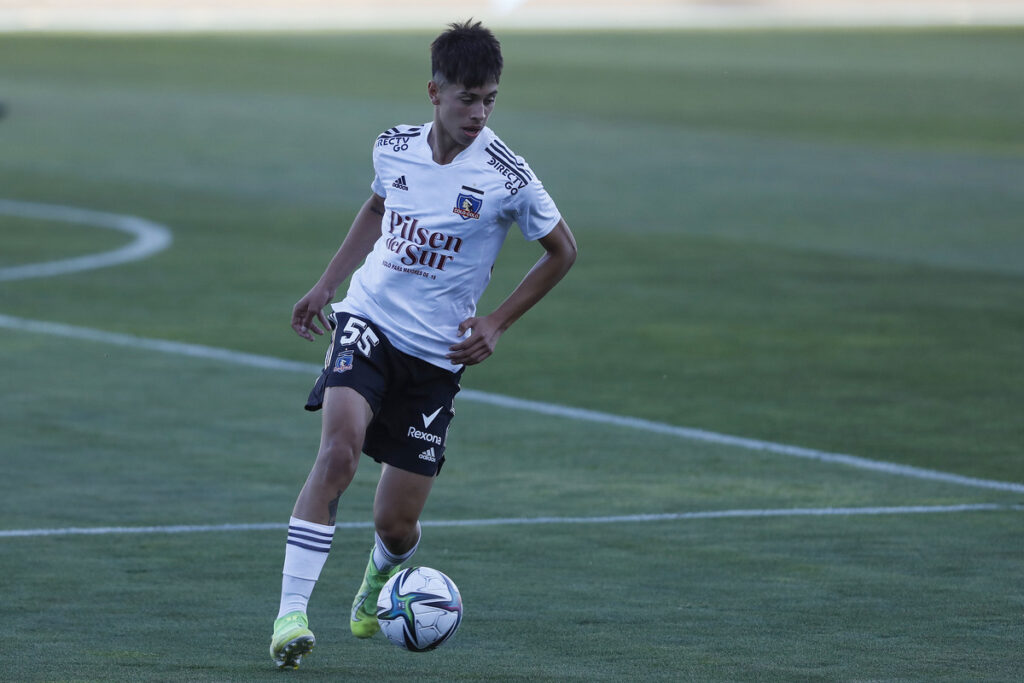 Miguel Toledo debutando con la camiseta de Colo-Colo, en el partido frente a Audax Italiano por el Campeonato Nacional 2021.