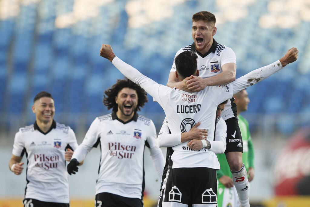 Juan Martín Lucero celebrando una anotación, en el partido de Colo-Colo vs Audax Italiano del Campeonato Nacional 2022, que se disputó en el Estadio El Teniente de Rancagua.