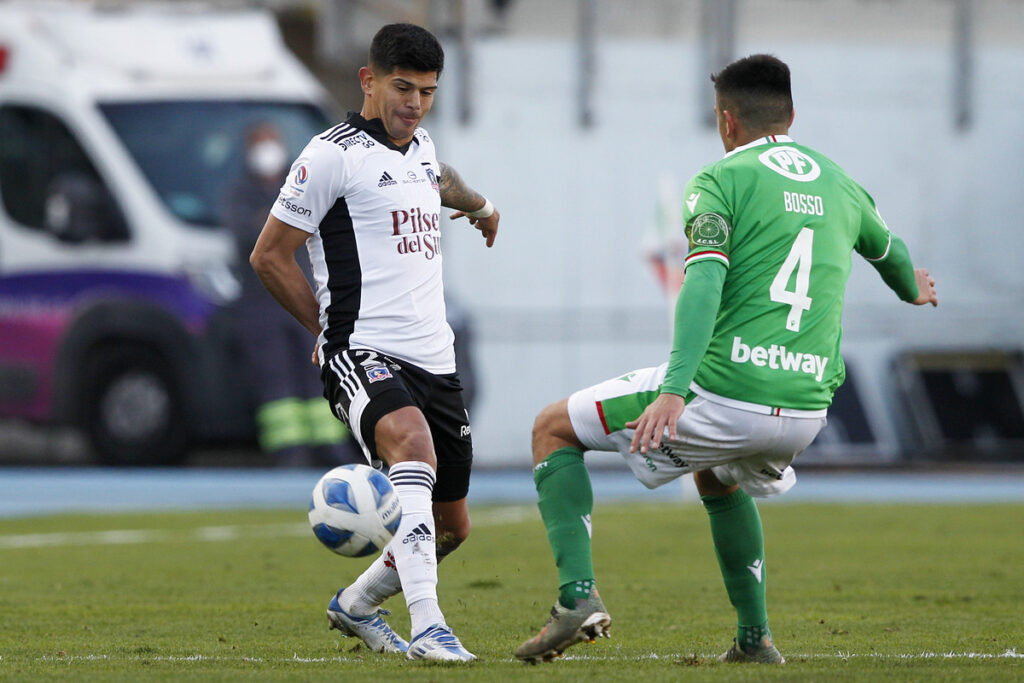 Esteban Pavez y Osvaldo Bosso en el último partido de Colo-Colo frente a Audax Italiano en el Campeonato 2022.