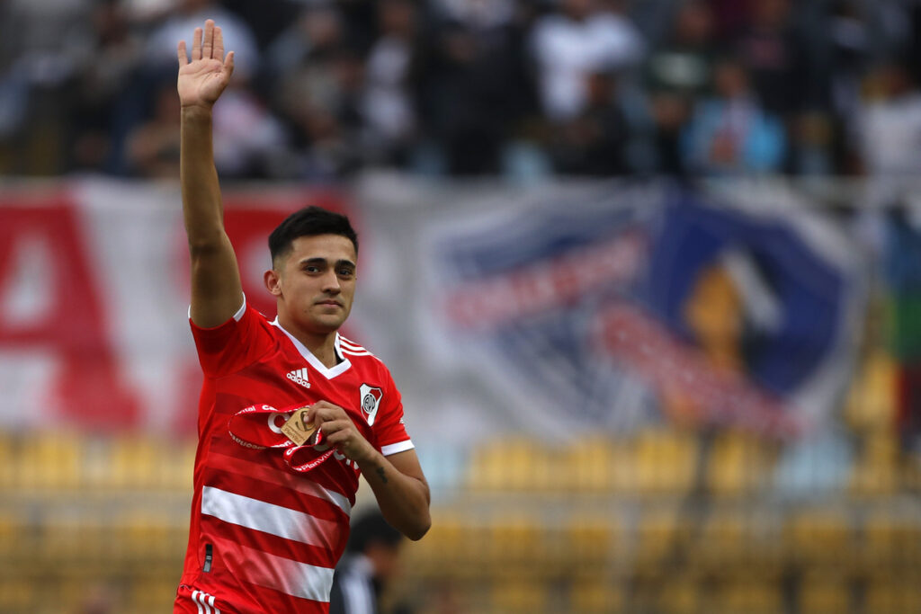 Pablo Solari con la camiseta de River Plate en el partido amistoso que jugaron contra Colo-Colo.