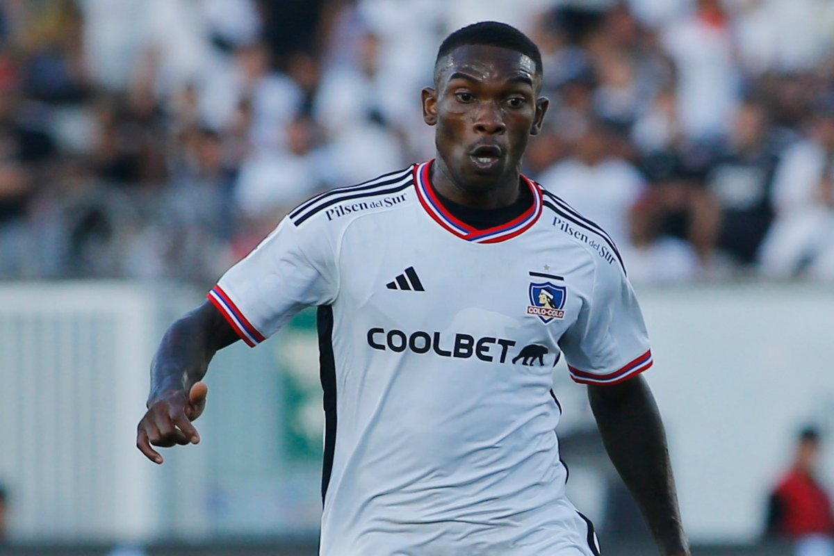 Fabián Castillo defendiendo la camiseta de Colo-Colo durante el Campeonato Nacional 2023.