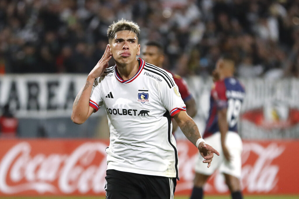 Carlos Palacios celebrando su gol frrente a Monagas en Copa Libertadores.