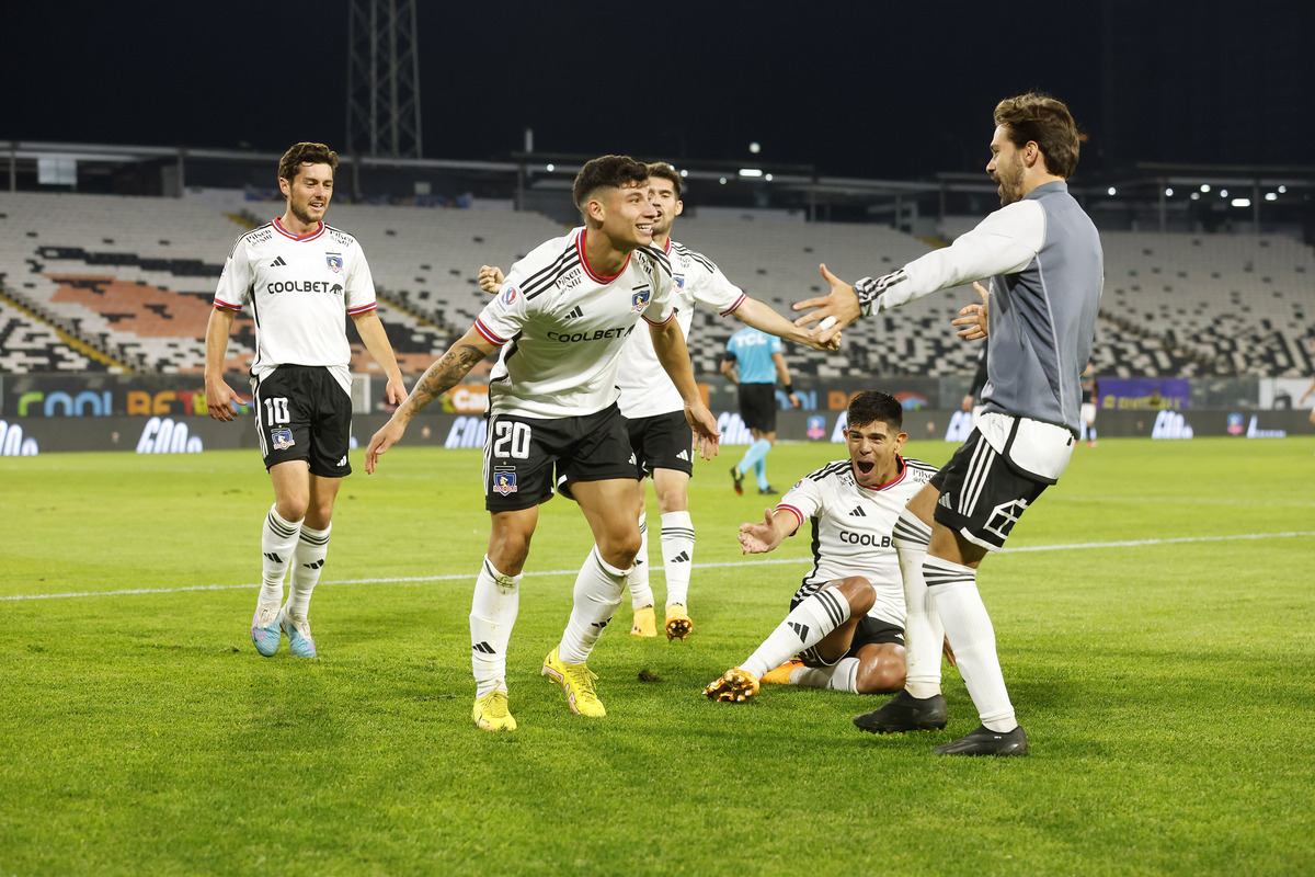 Alexander Oroz celebrando el gol que convirtió en el triunfo de Colo-Colo sobre Palestino.