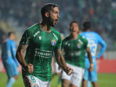Gonzalo Sosa celebran un gol ante O'Higgins de Rancagua con la camiseta de Audax Italiano.