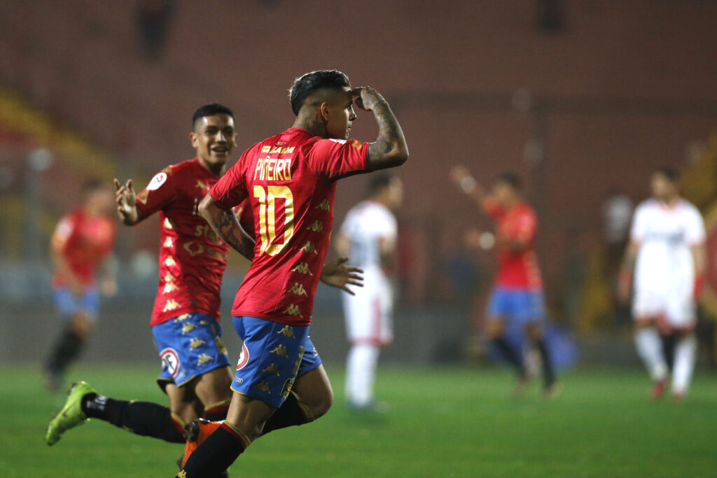 Rodrigo Piñeiro celebrando un gol frente a Unión Española.