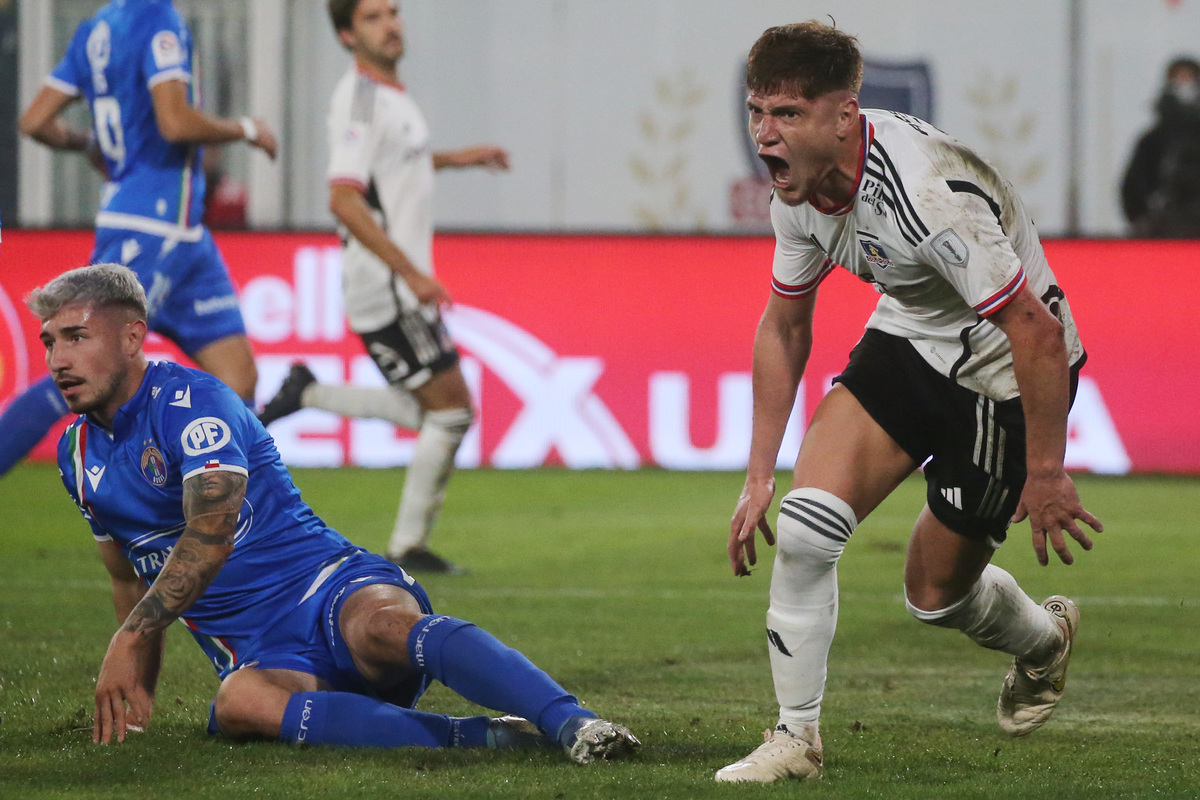 Leonardo Gil festejando el 1-0 parcial ante Audax Italiano por la decimotercera fecha del Campeonato Nacional 2023.