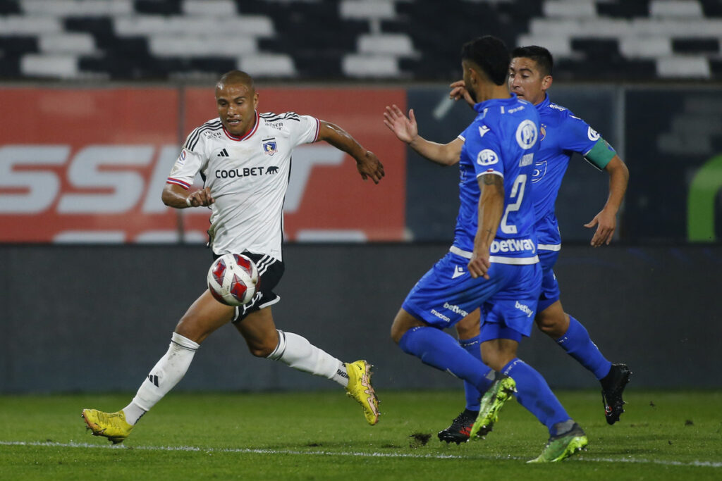 Leandro Benegas enfrentando a Audax Italiano en el último partido de Colo-Colo en el Campeonato Nacional.