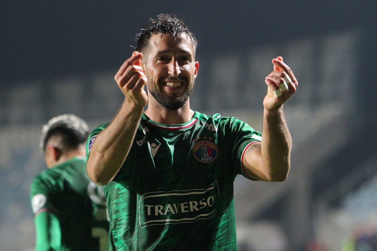 Gonzalo Sosa celebrando su gol frente a Santos por Copa Sudamericana.