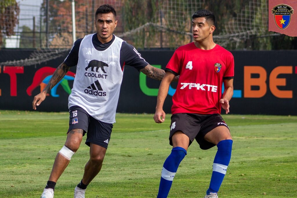 Darío Lezcano disputando el partido amistoso frente a Real San Joaquín en el Estadio Monumental.