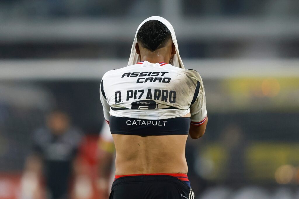 Damián Pizarro se lamenta tras la derrota de Colo-Colo frente a Boca Juniors por Copa Libertadores.