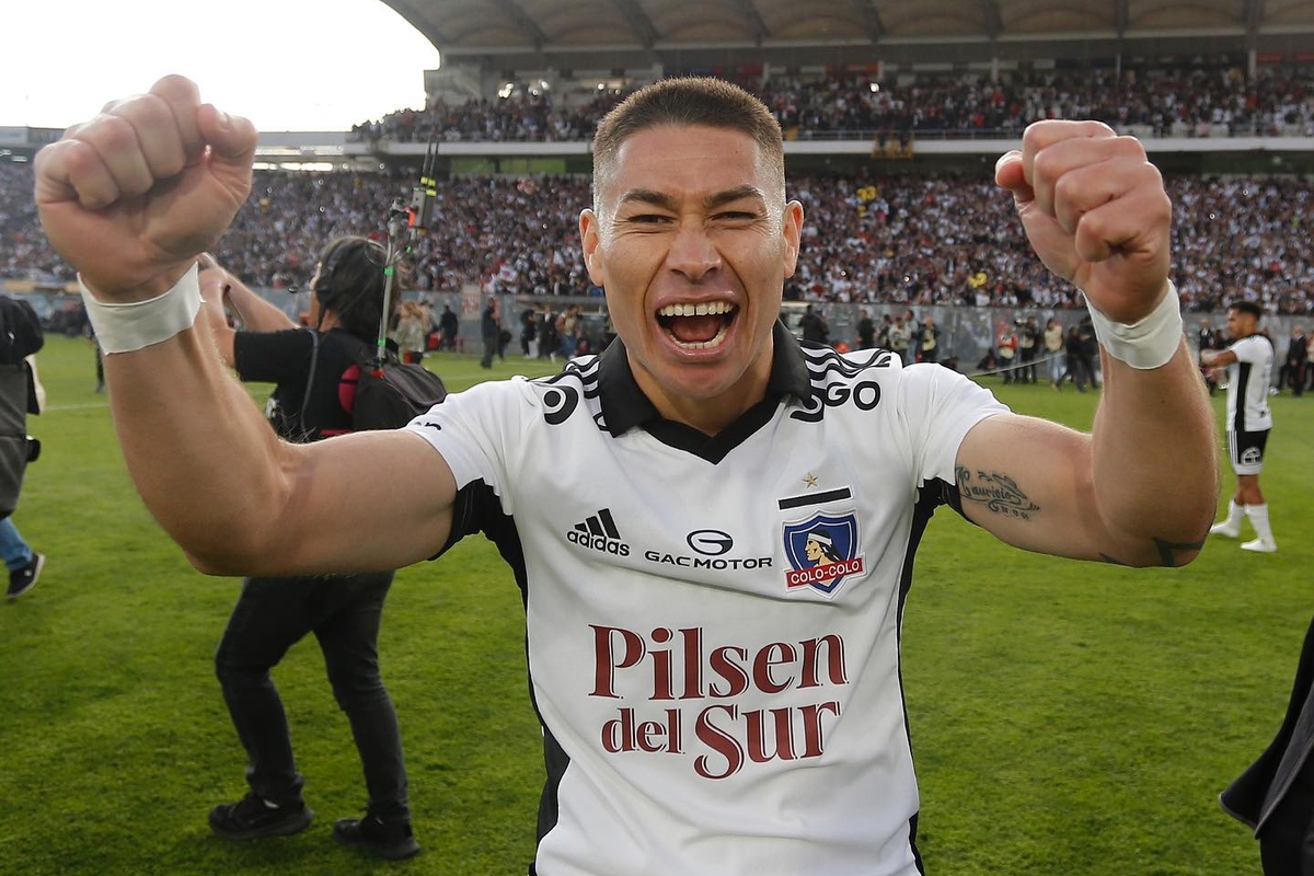 Óscar Opazo durante la celebración de la obtención del título N°33 de Colo-Colo.