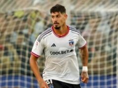 Matías de los Santos defendiendo la camiseta de Colo-Colo en el Estadio Monumental.