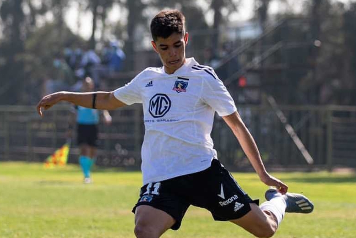 Martín Larraín jugando con la categoría de Proyección de Colo-Colo