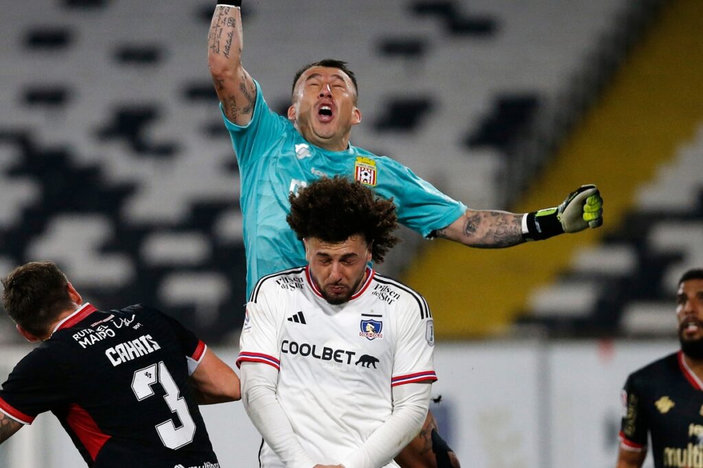 Fabián Cerda en el partido de Curicó Unido frente a Colo-Colo.