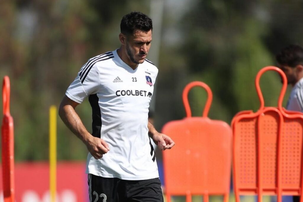 Ramiro González entrenando con Colo-Colo en el Estadio Monumental.