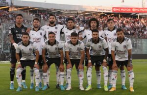 Plantel de Colo-Colo 2022 en el Estadio Monumetnal.
