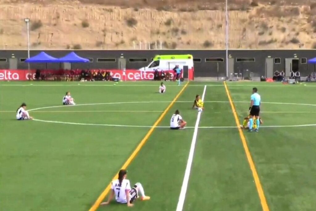 Las jugadoras realizan una protesta en el partido de Colo-Colo Femenino VS Coquimbo Unido.